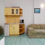 Petra Zadarvillas * بيبينيا