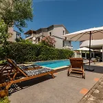 Petra Zadarvillas بيبينيا
