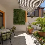 Petra Zadarvillas *