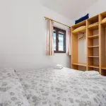 Petra Zadarvillas بيبينيا