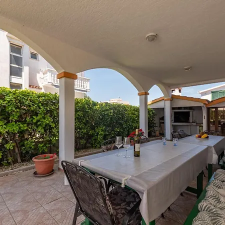 Petra Zadarvillas ビビニェ