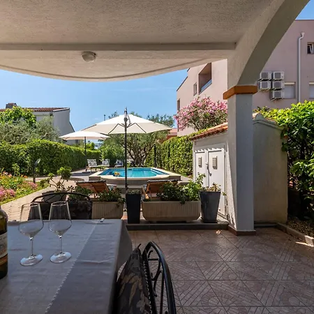 Petra Zadarvillas