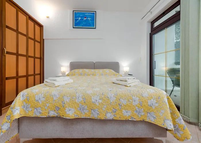 Petra Zadarvillas *