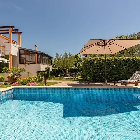 Petra Zadarvillas